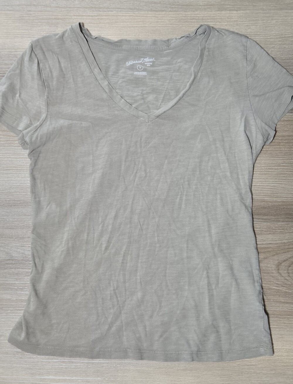 Universal Thread Women's V-Neck Short Sleeve Top in Light Taupe